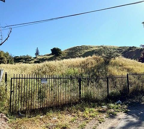 5th image of Miramonte Ave
