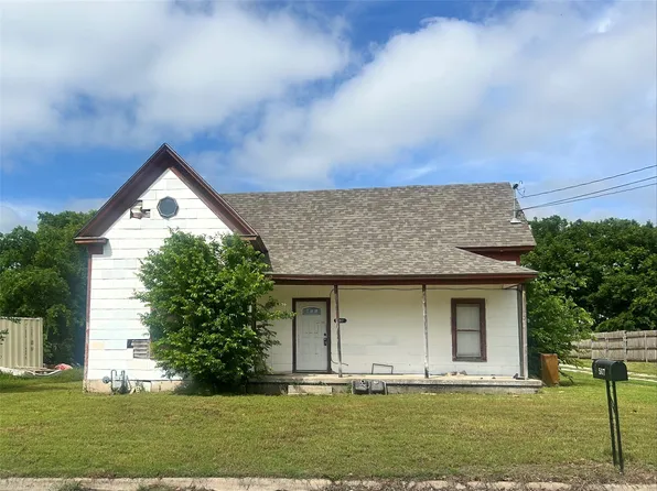 507 W Tarrant St, Bowie, TX 76230