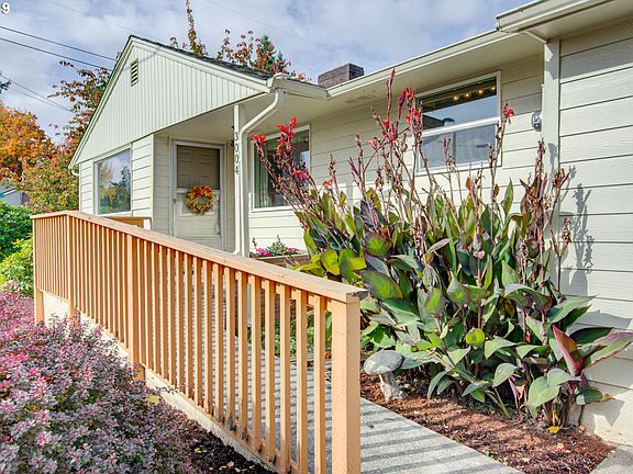 2nd image of 3004 NE 54th St