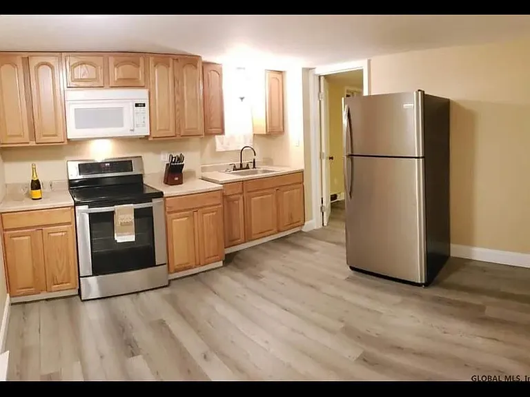 162 Elm St #BASEMENT — Photo 4