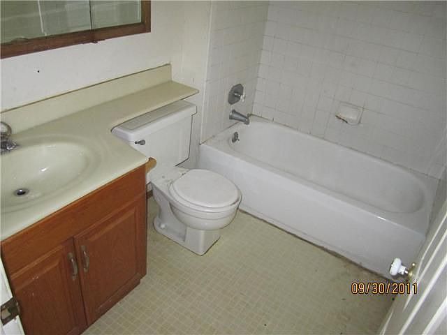 2nd image of 512 W 7th St