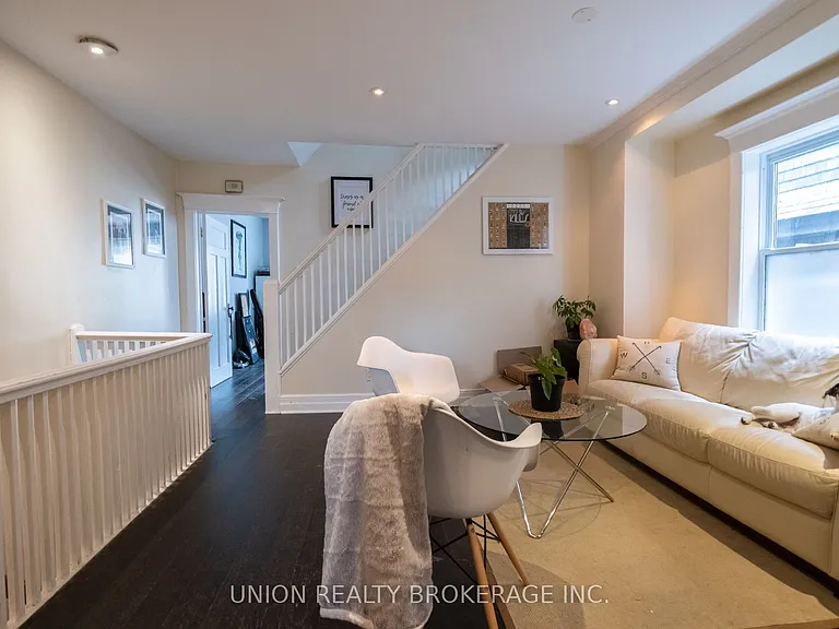 2471 Queen St E #UPPER — Photo 2