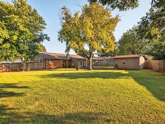 5th image of 323 Sondra Dr