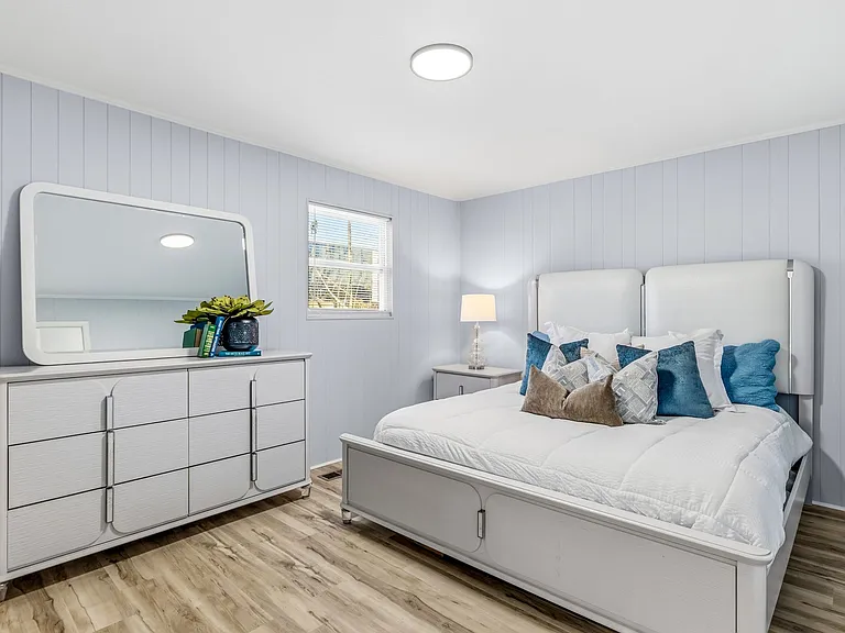 4233 Brownsboro Rd — Photo 15