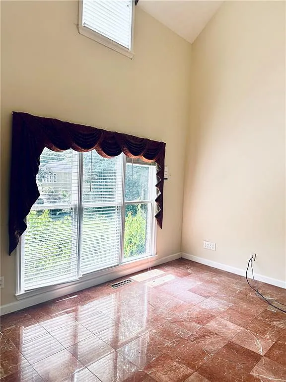 5 bed, 4.0 bath, 3426 sqft, $3,850 — Photo 4