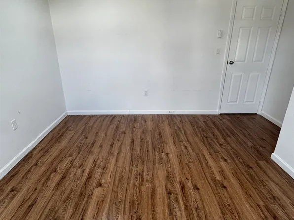 375 Whiton Street image 11 of 20