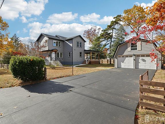 5th image of 102 Fernhead Ave