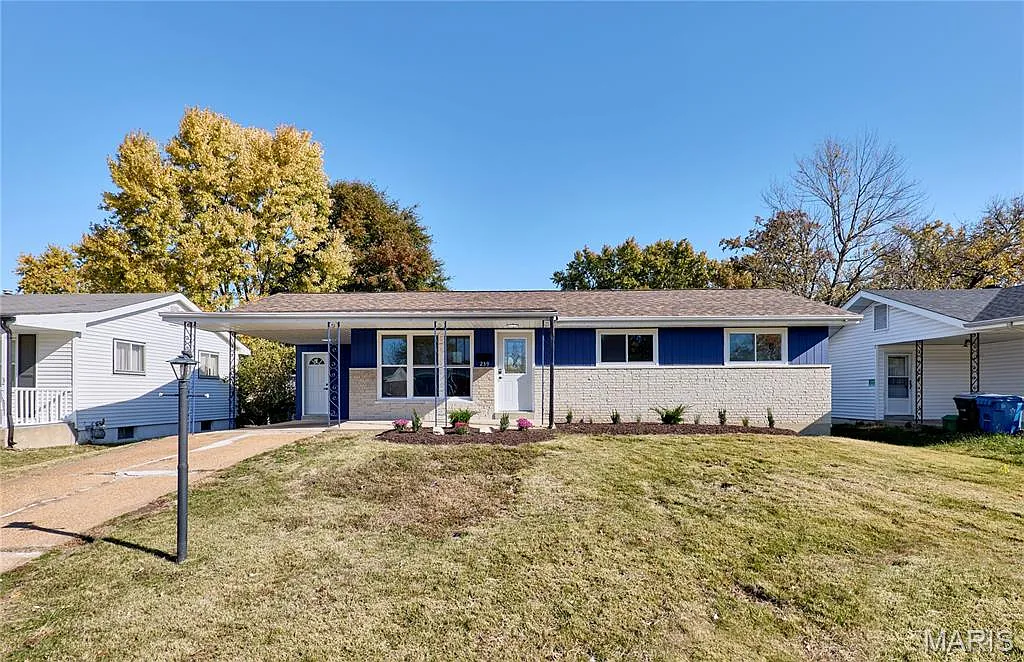 239 Alma Dr photo 1