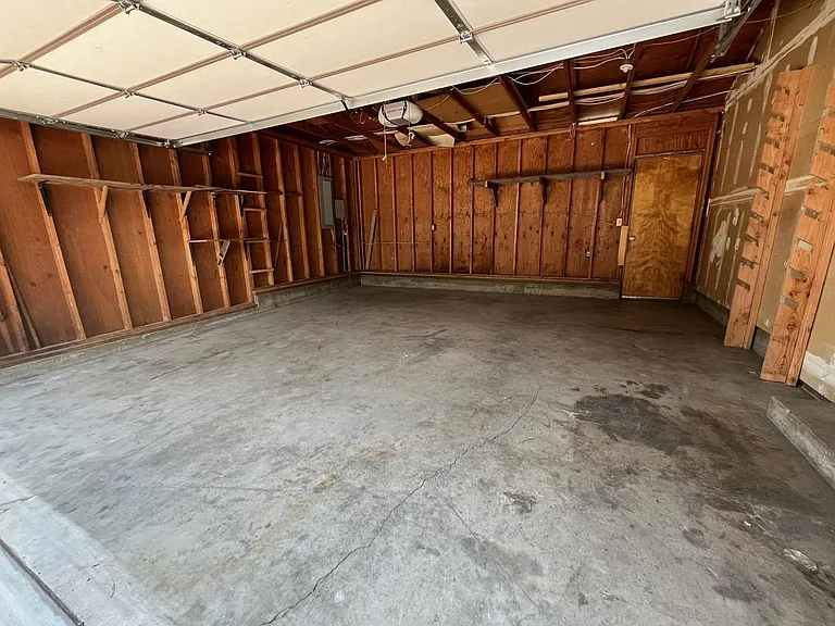 2858 NE Daggett Ln — Photo 18