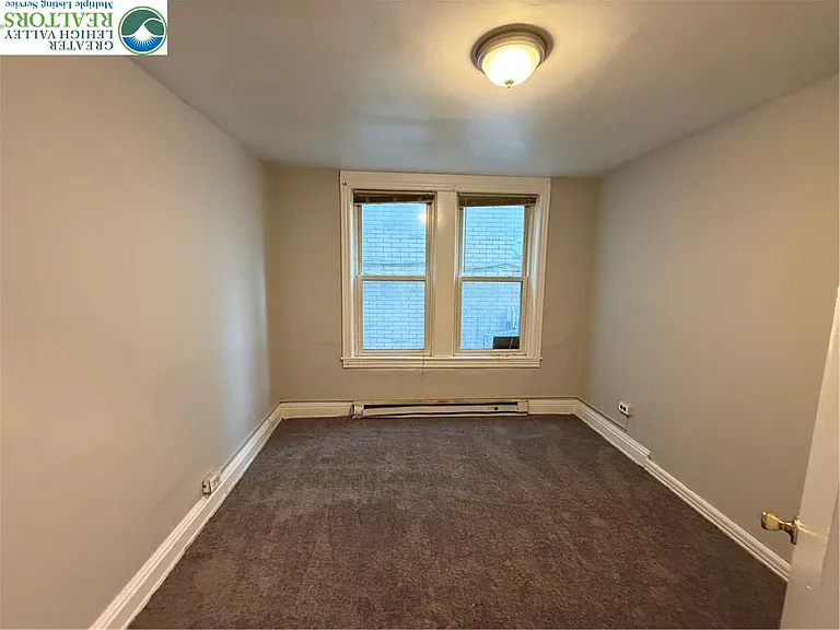 410 E 4th St #1 — Photo 6