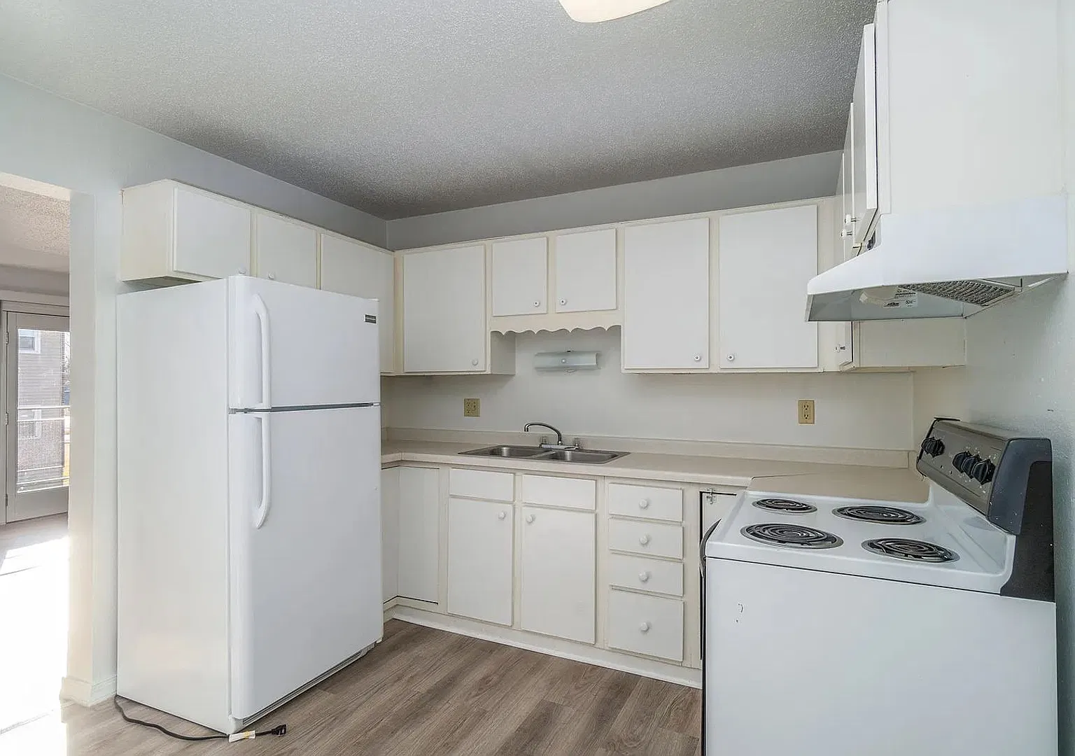 Evergreen Apartments — Photo 1