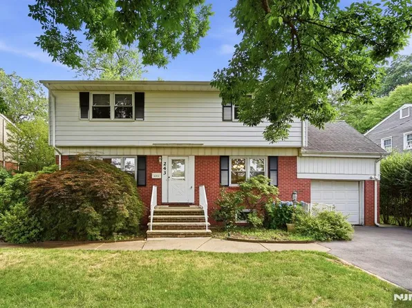 243 Woodland Ave, River Edge, NJ 07661