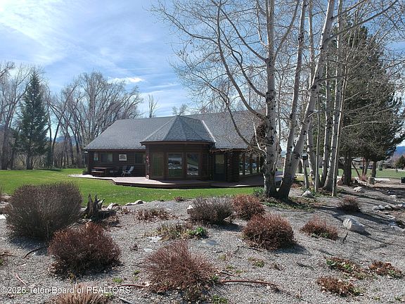 3rd image of 1458 Hardman Rd