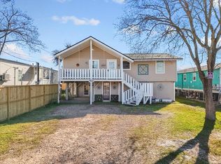 711 10th St, San Leon, TX 77539