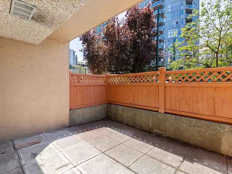 1045 Haro St — Photo 47