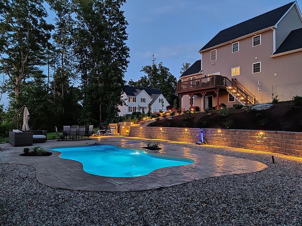2nd image of 10 Gideon Ln