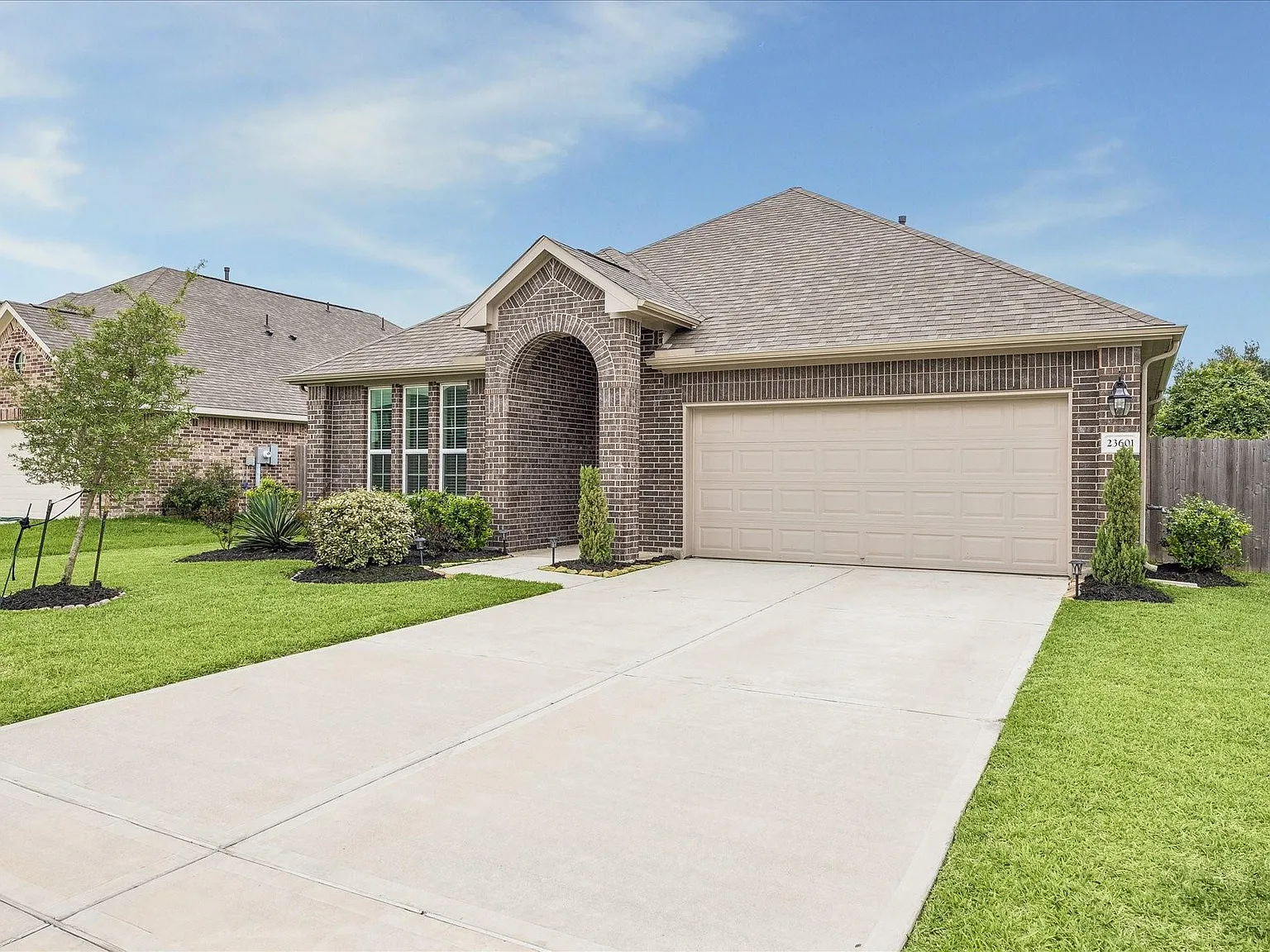3 bed, 2.0 bath, 1953 sqft, $2,600 — Photo 3
