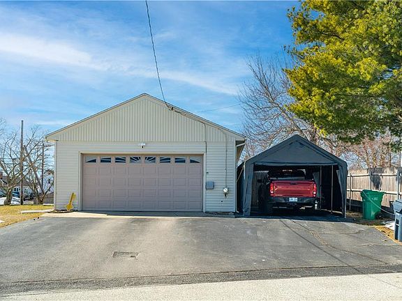 4th image of 1785 W Shore Rd