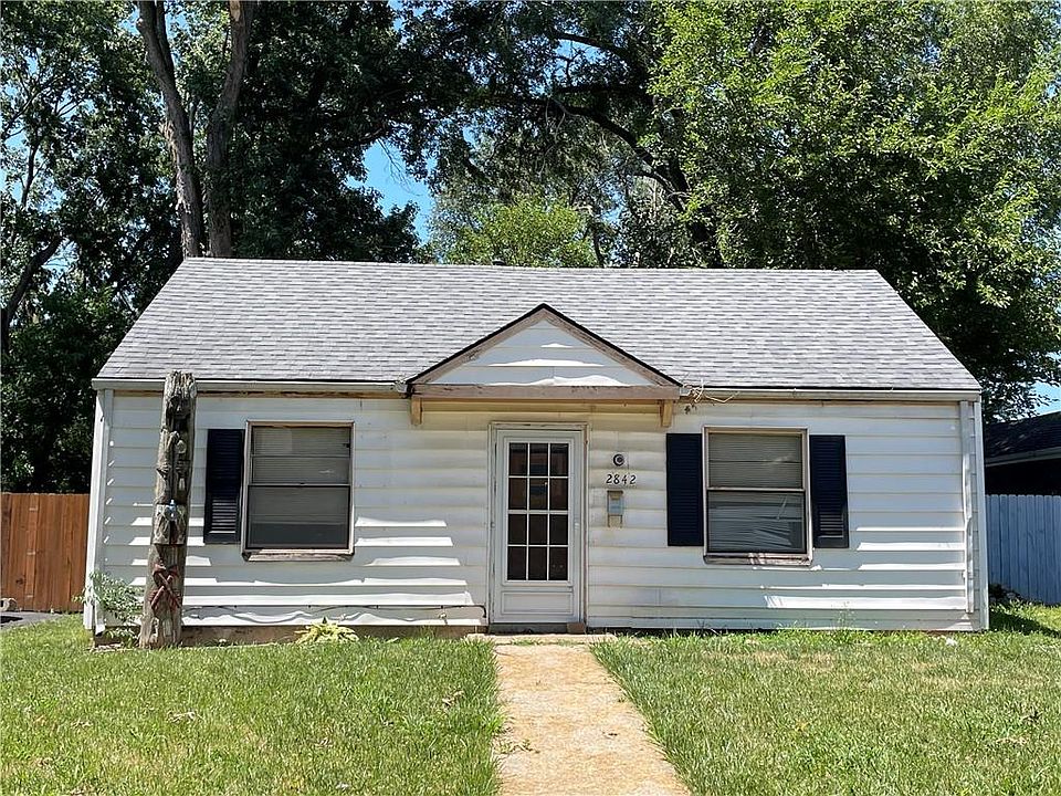 1st image of 2842 S 48th St