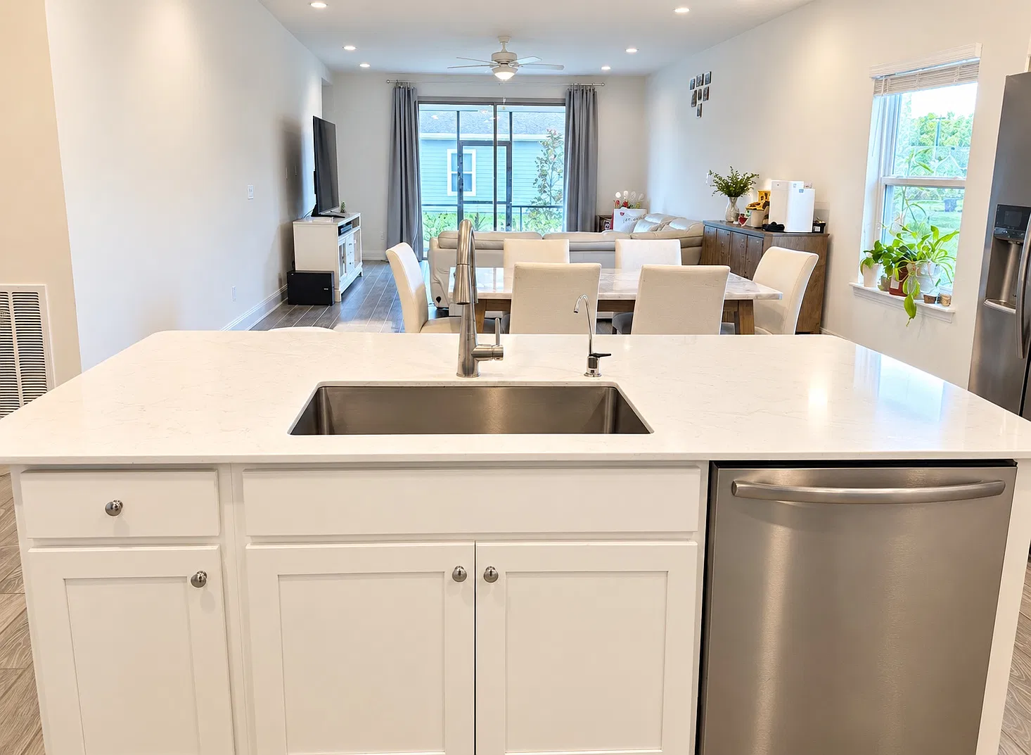 4 bed, 2106 sqft, $2,895 — Photo 1