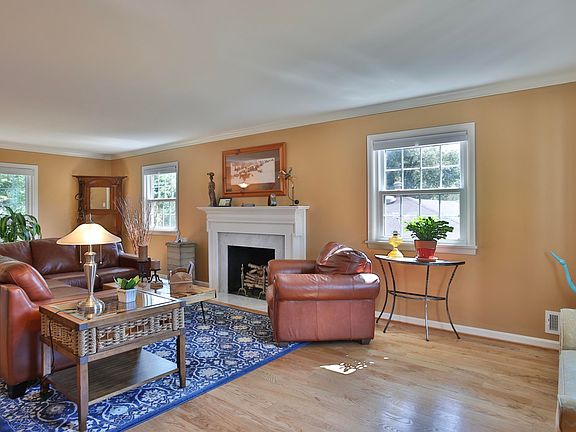 4th image of 2841 Tremont Dr