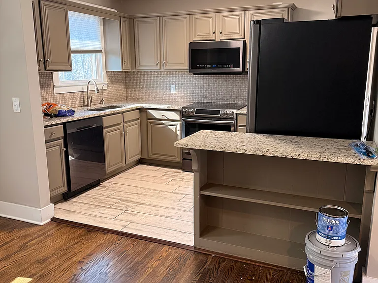 237 Eisenhower Dr — Photo 5