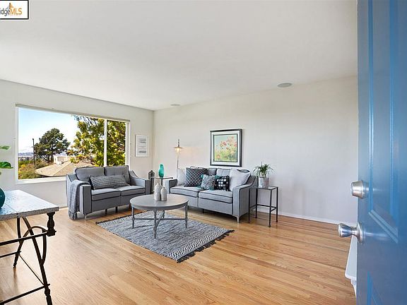 2nd image of 6080 Arlington Blvd