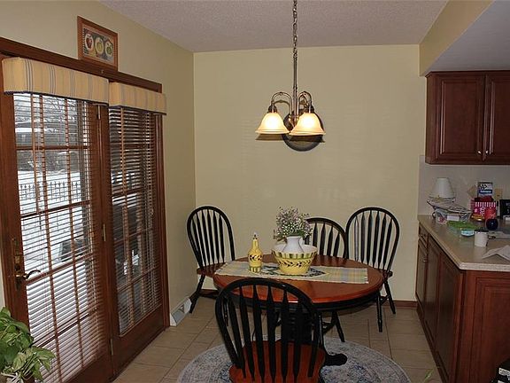 3rd image of 27 W Royal Hill Dr