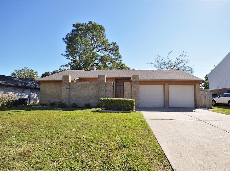 1st image of 15706 Hickory Knoll Dr