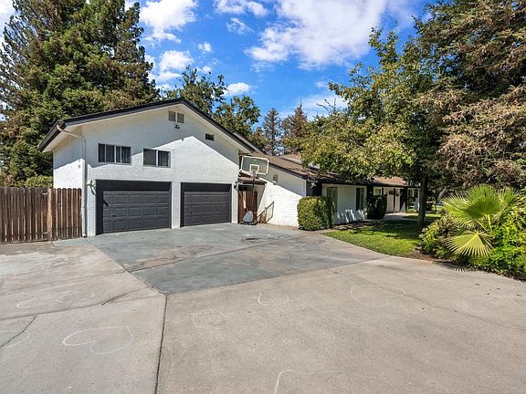 3rd image of 18654 Ridgedale Dr