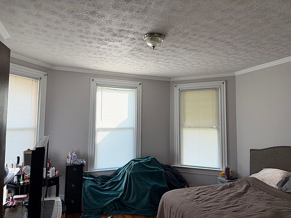 4th image of 240 W Riverview Ave #2