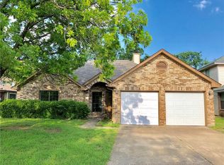 829 Collins Blvd, Cedar Hill, TX 75104