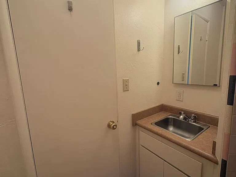 690 Monterey Ave — Photo 9