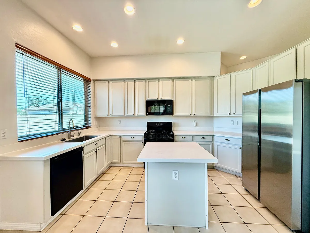 3 bed, 2.0 bath, 1436 sqft, $2,250 — Photo 4