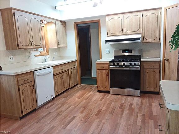 3rd image of 3976 River Ln