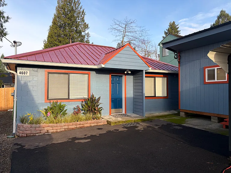 4607 SE Naef Rd — Photo 1
