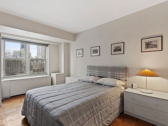 4th image of 220 E 60th St APT 14A