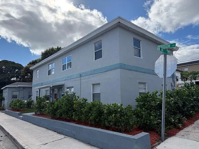 Building Photo - 1913 Division Ave #201
