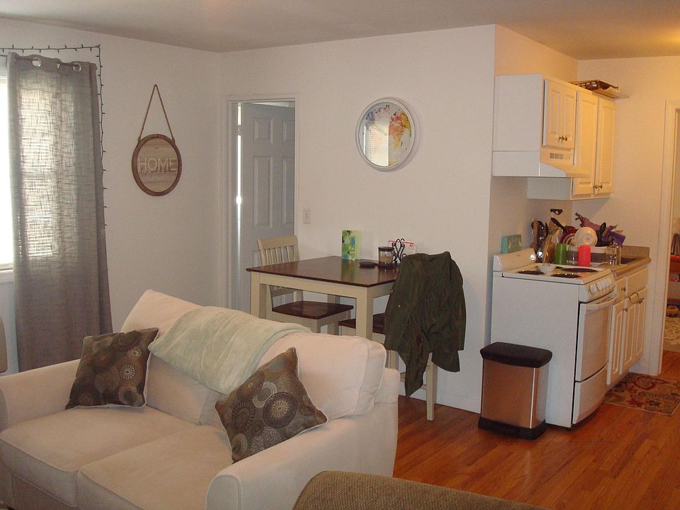 1st image of 35 Hoyt St