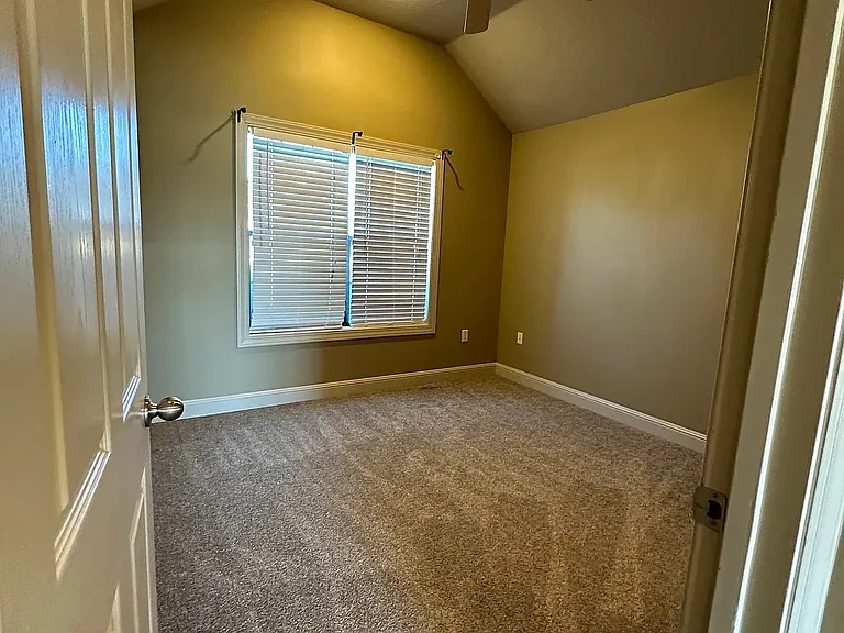 3621 Beacon St — Photo 9