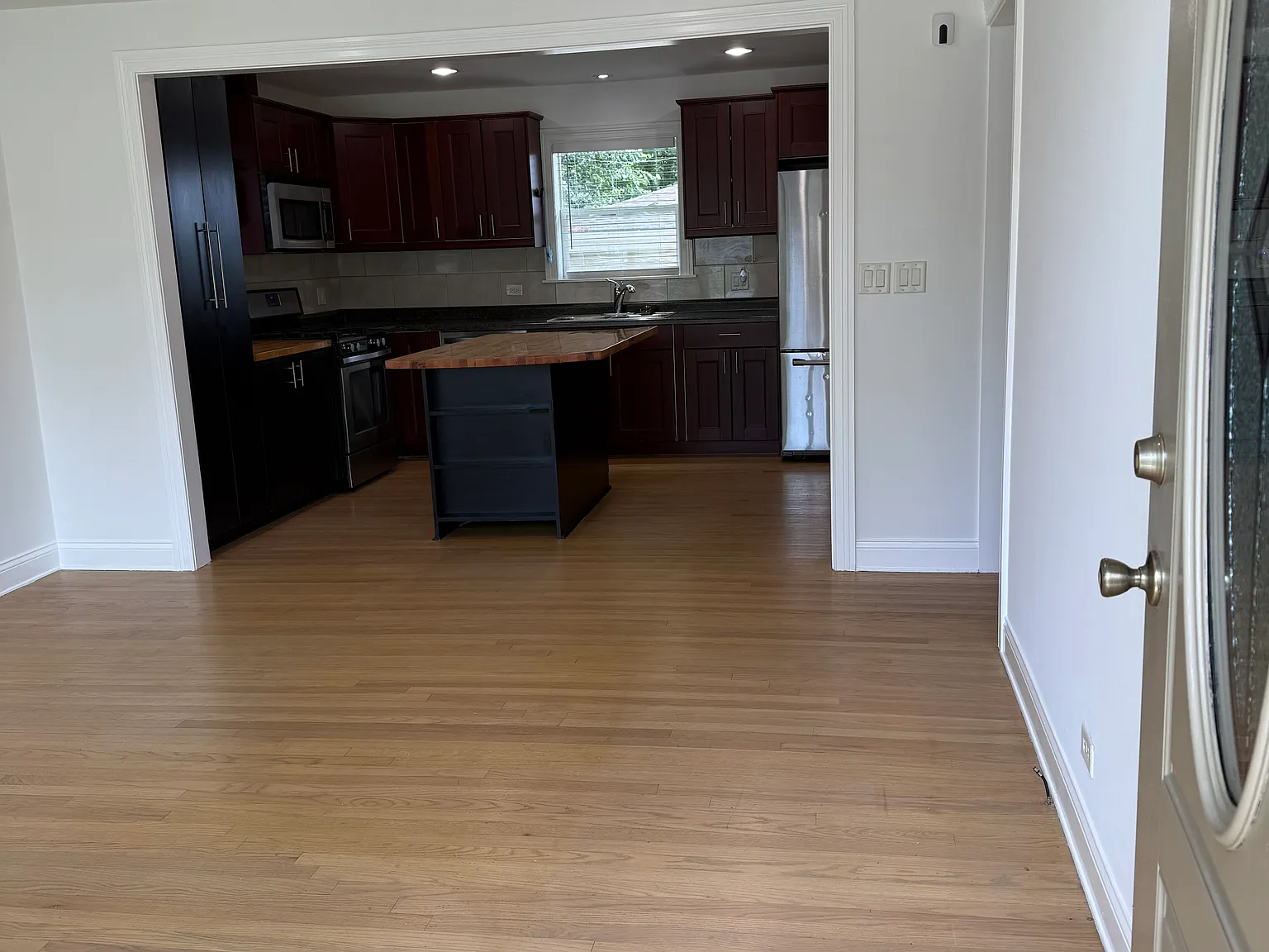10651 Lyman Ave — Photo 4