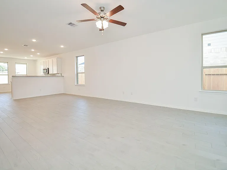 7919 Royal Palm Dr — Photo 5