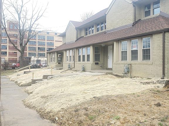 2nd image of 7821 Madiera St