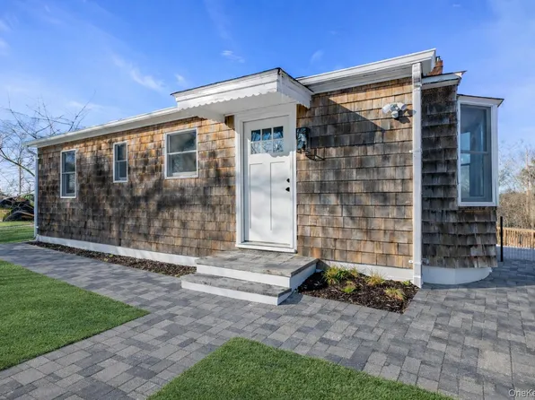 33 Oceanview Road, Hampton Bays, NY 11946