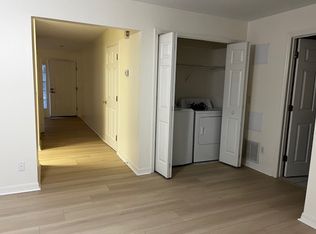 100 Charles Dr, Nokomis, FL 34275