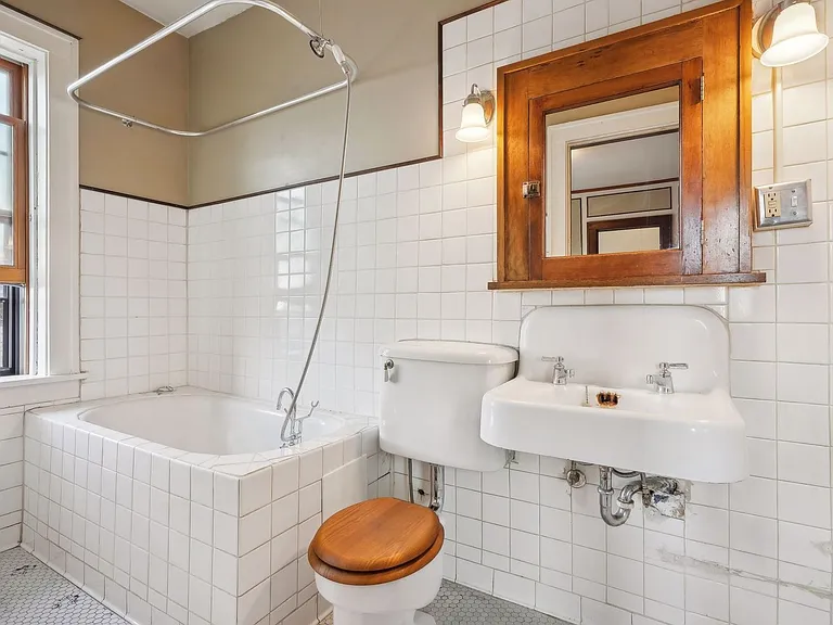 1426 West 31st Street — Photo 14