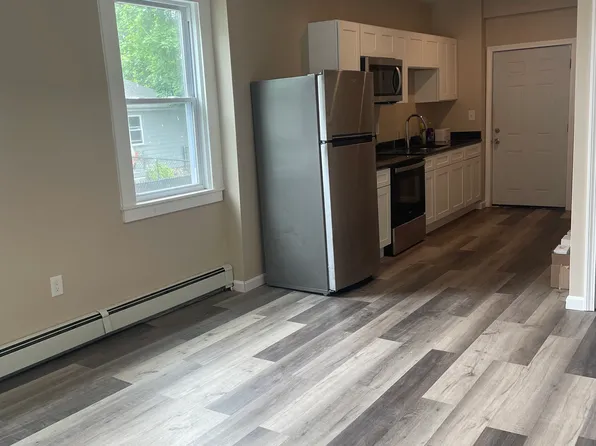 8 Village St, Dudley, MA