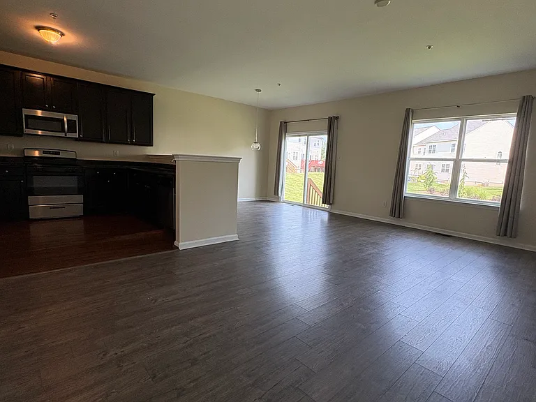 948 King Way — Photo 13