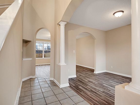 3rd image of 10406 Redmond Dr