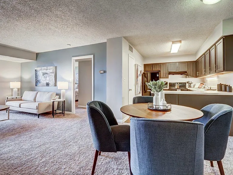 River Park Tower Apartment Homes — Photo 6